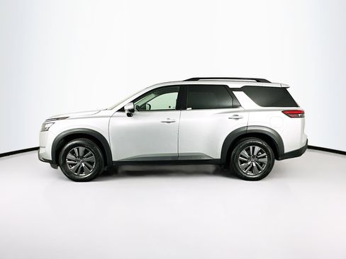 Used 2024 Nissan Pathfinder SV image 4