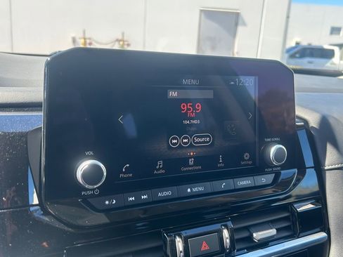 Used 2025 Nissan Pathfinder SV image 12