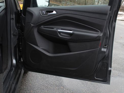 Used 2017 Ford C-MAX Energi SE w/ Cold Weather Package FWD image 18