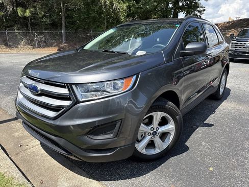 Used 2018 Ford Edge SE FWD image 4