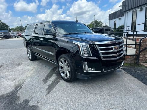 Used 2017 Cadillac Escalade ESV Premium Luxury image 5