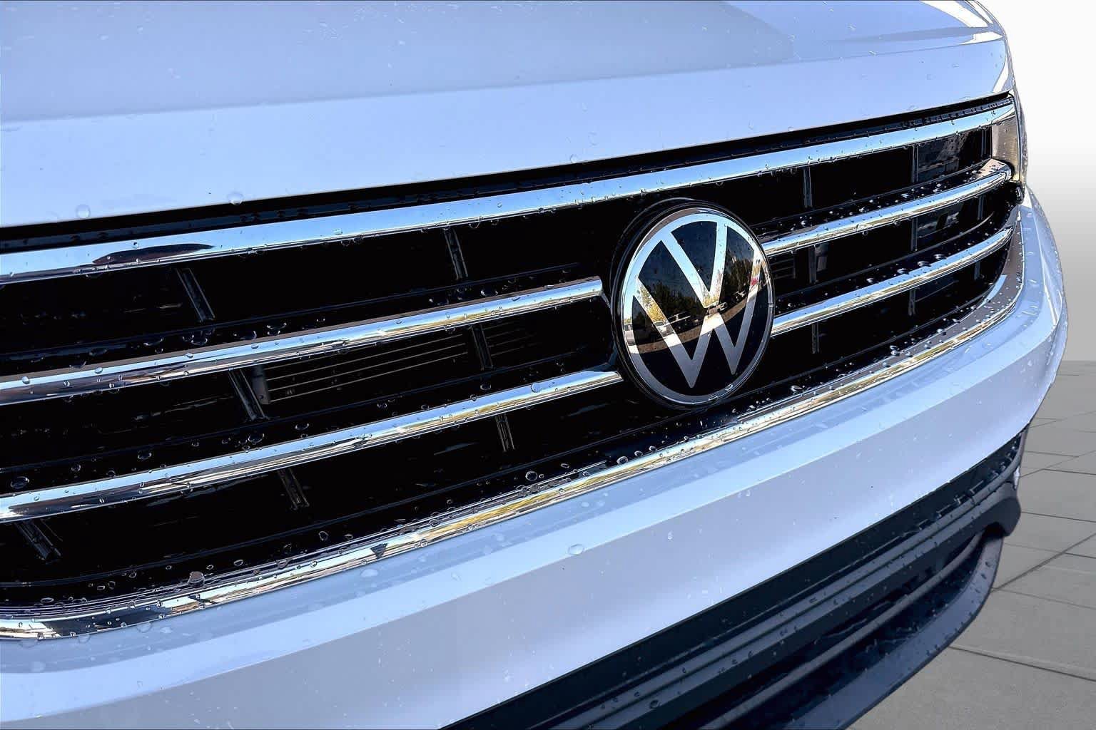 Used 2023 Volkswagen Tiguan SE FWD image 30