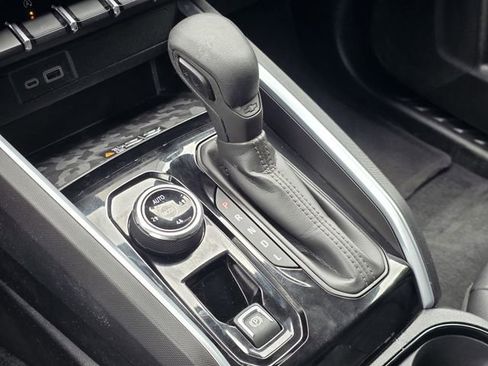 Used 2025 Chevrolet Colorado Trail Boss AWD/4WD image 17