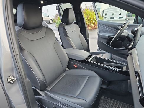 Used 2023 Volkswagen ID.4 Pro S image 10