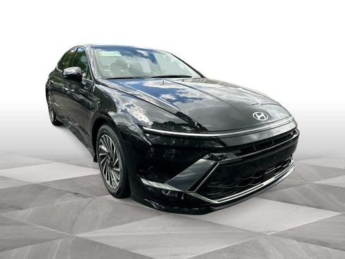 Used 2025 Hyundai Sonata SEL FWD image 2