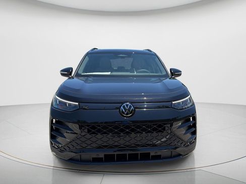 New 2026 Volkswagen Tiguan SE R-Line FWD image 2