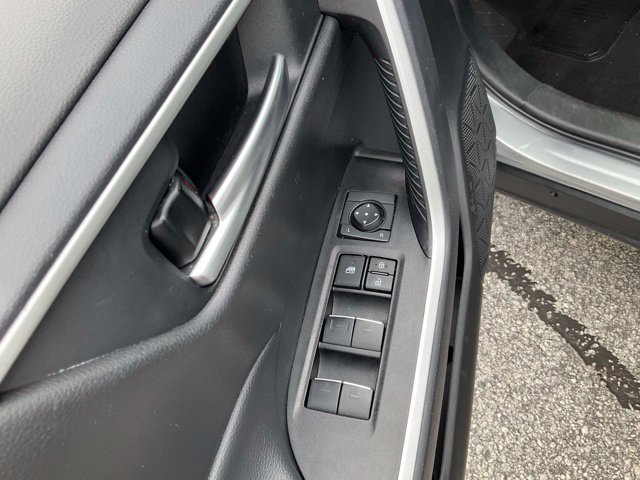 Used 2025 Toyota RAV4 XLE FWD image 8