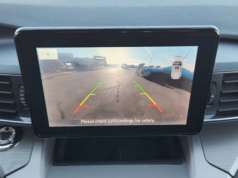 Used 2022 Ford Explorer XLT w/ Equipment Group 202A image 24