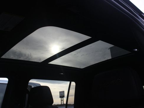 New 2026 Chevrolet Suburban High Country image 17