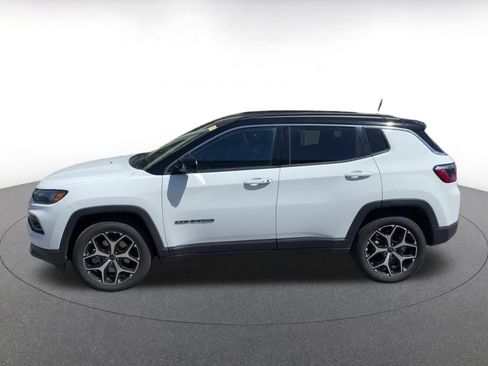 Used 2025 Jeep Compass Limited image 8