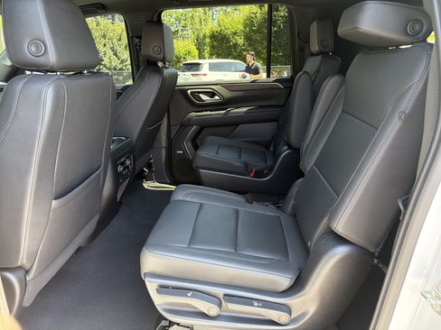 Used 2023 Chevrolet Suburban Z71 w/ Z71 Off-Road Package AWD/4WD image 26