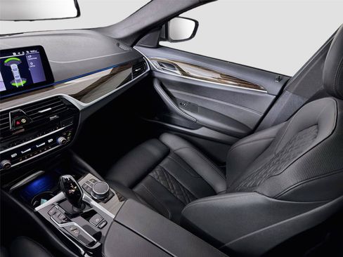 Used 2021 BMW 530e w/ Convenience Package RWD image 24