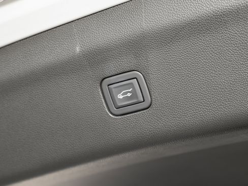 Used 2023 Buick Enclave Essence w/ LPO, Touring Package image 39