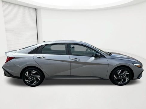 Certified 2025 Hyundai Elantra SEL FWD image 4