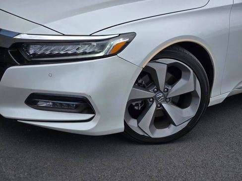 Used 2018 Honda Accord Touring image 9
