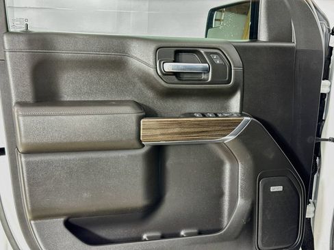 Used 2022 Chevrolet Silverado 1500 LT Trail Boss w/ Convenience Package II AWD/4WD image 16