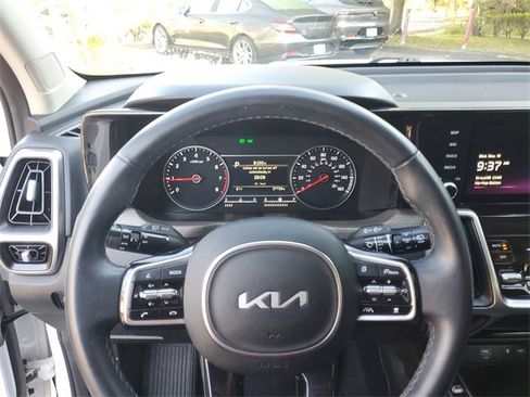 Used 2022 Kia Sorento EX w/ Panoramic Sunroof Package image 19