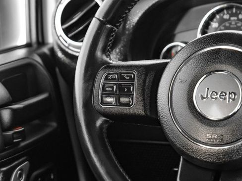 Used 2015 Jeep Wrangler Unlimited Sahara w/ Connectivity Group image 11