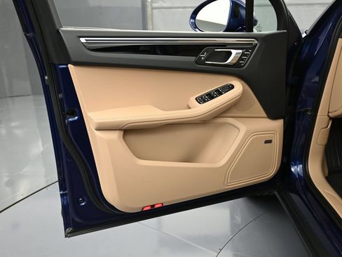 Certified 2026 Porsche Macan AWD/4WD image 15