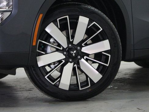 New 2026 Mitsubishi Outlander SE image 3