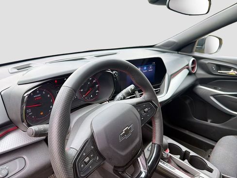 Used 2024 Chevrolet Trax RS w/ Driver Confidence Package FWD image 9