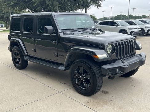 Used 2020 Jeep Wrangler Unlimited Sahara AWD/4WD image 2