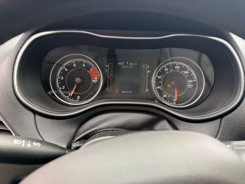 Used 2021 Jeep Cherokee Latitude Lux AWD/4WD image 4