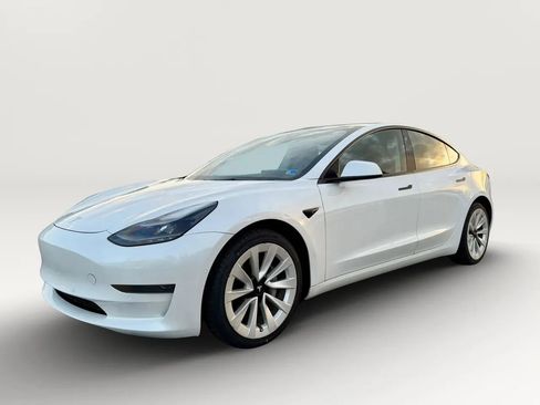 Used 2022 Tesla Model 3 Standard Range RWD image 3