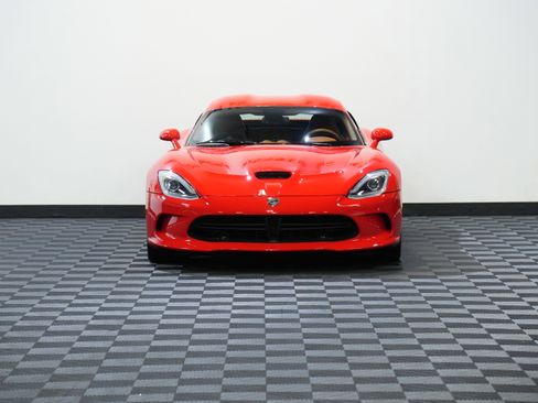 Used 2013 SRT Viper GTS w/ GTS Laguna Interior Pkg image 4