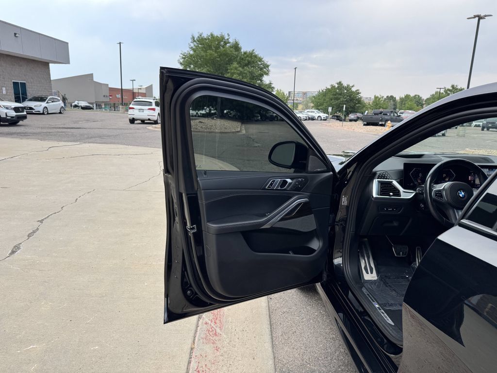Used 2024 BMW X6 xDrive40i w/ Premium Package AWD/4WD image 17