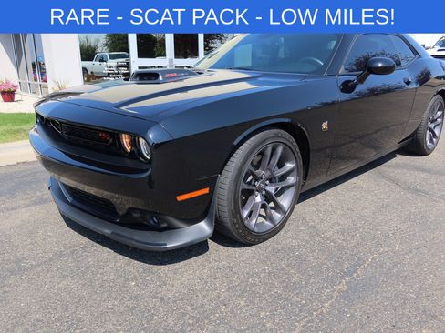 Used 2022 Dodge Challenger R/T Scat Pack w/ Shaker Package RWD image 3