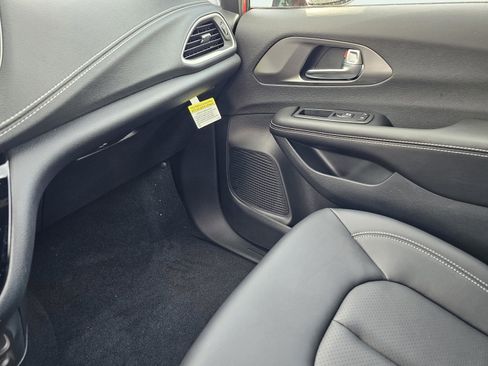 New 2026 Chrysler Pacifica Select image 26