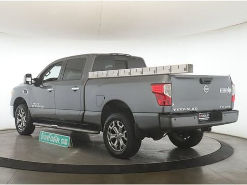 Used 2017 Nissan Titan SV AWD/4WD image 9