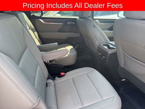 Used 2025 GMC Acadia Elevation w/ Elevation Premium Package FWD image 10