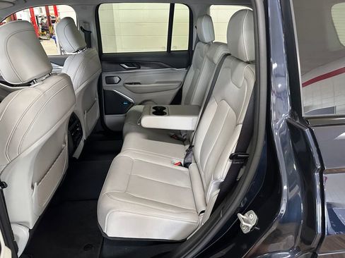 Certified 2022 Jeep Grand Cherokee Overland AWD/4WD image 38