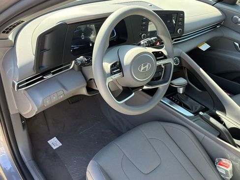 New 2026 Hyundai Elantra SE FWD image 11