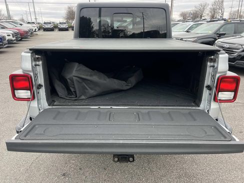 Used 2023 Jeep Gladiator Overland w/ Trailer Tow Package image 18