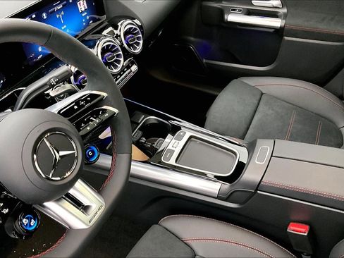 New 2026 Mercedes-Benz GLA 35 AMG 4MATIC image 8