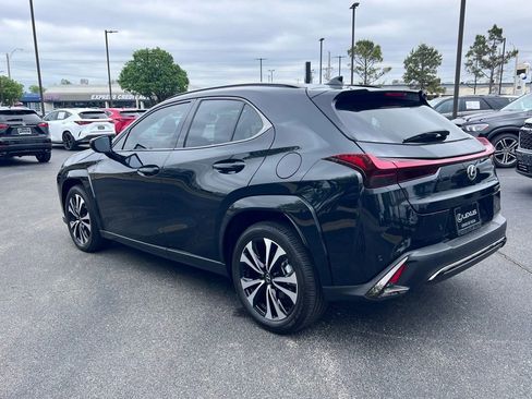 New 2026 Lexus UX 300h FWD image 4