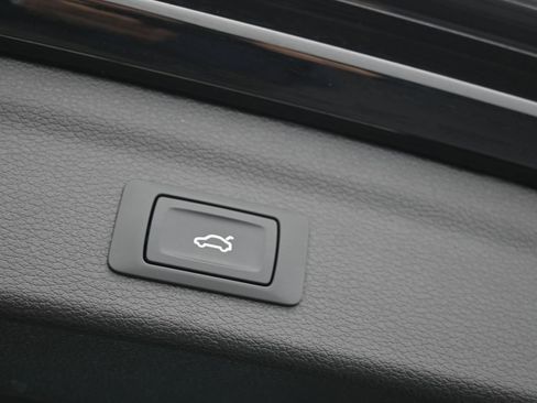 Used 2025 Audi Q3 2.0T Premium image 40