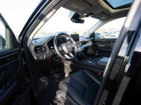 Used 2024 Honda Pilot Touring image 8