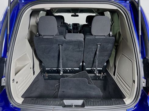 Used 2018 Dodge Grand Caravan SE w/ UConnect Hands-Free Group image 24