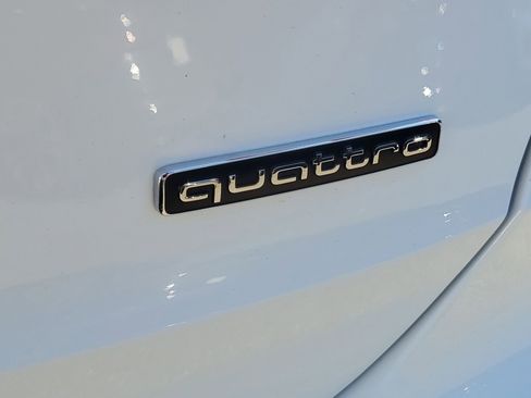 Used 2025 Audi Q3 2.0T Premium w/ Black Optic Sport Package image 7