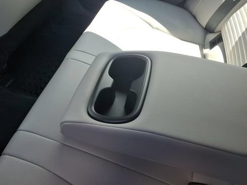 Used 2023 Toyota Camry SE FWD image 9