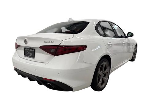 Used 2018 Alfa Romeo Giulia AWD image 4
