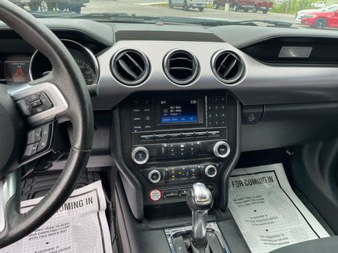 Used 2015 Ford Mustang Coupe RWD image 17