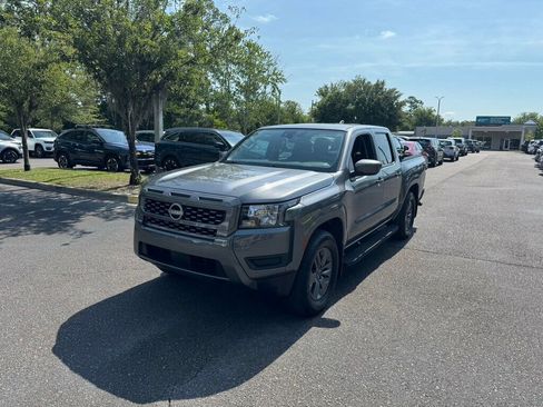 Used 2025 Nissan Frontier SV w/ Tow Package RWD image 1