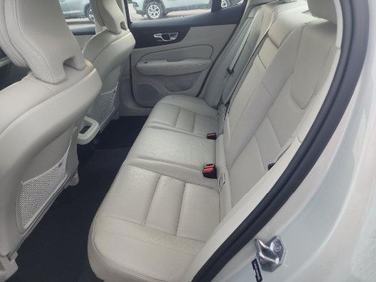 Used 2021 Volvo S60 T5 Momentum w/ Advanced Package FWD image 4
