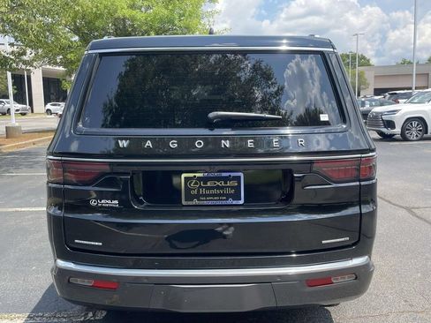 Used 2022 Jeep Wagoneer Series II w/ Premium Group I AWD/4WD image 3