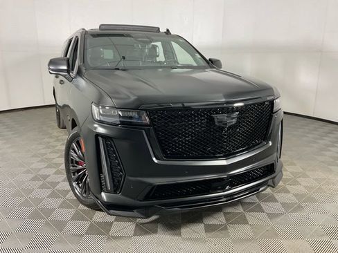 Used 2024 Cadillac Escalade ESV V w/ LPO, ONYX Package image 8